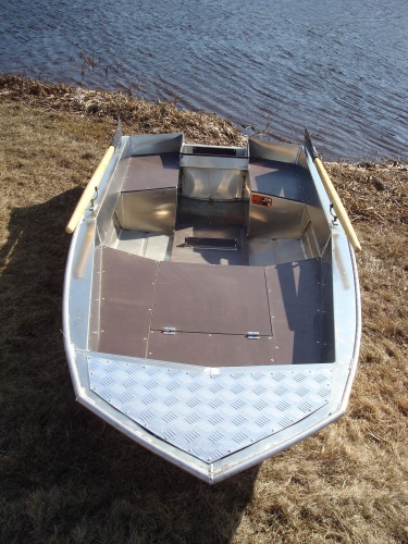 Лодка Wellboat-33
